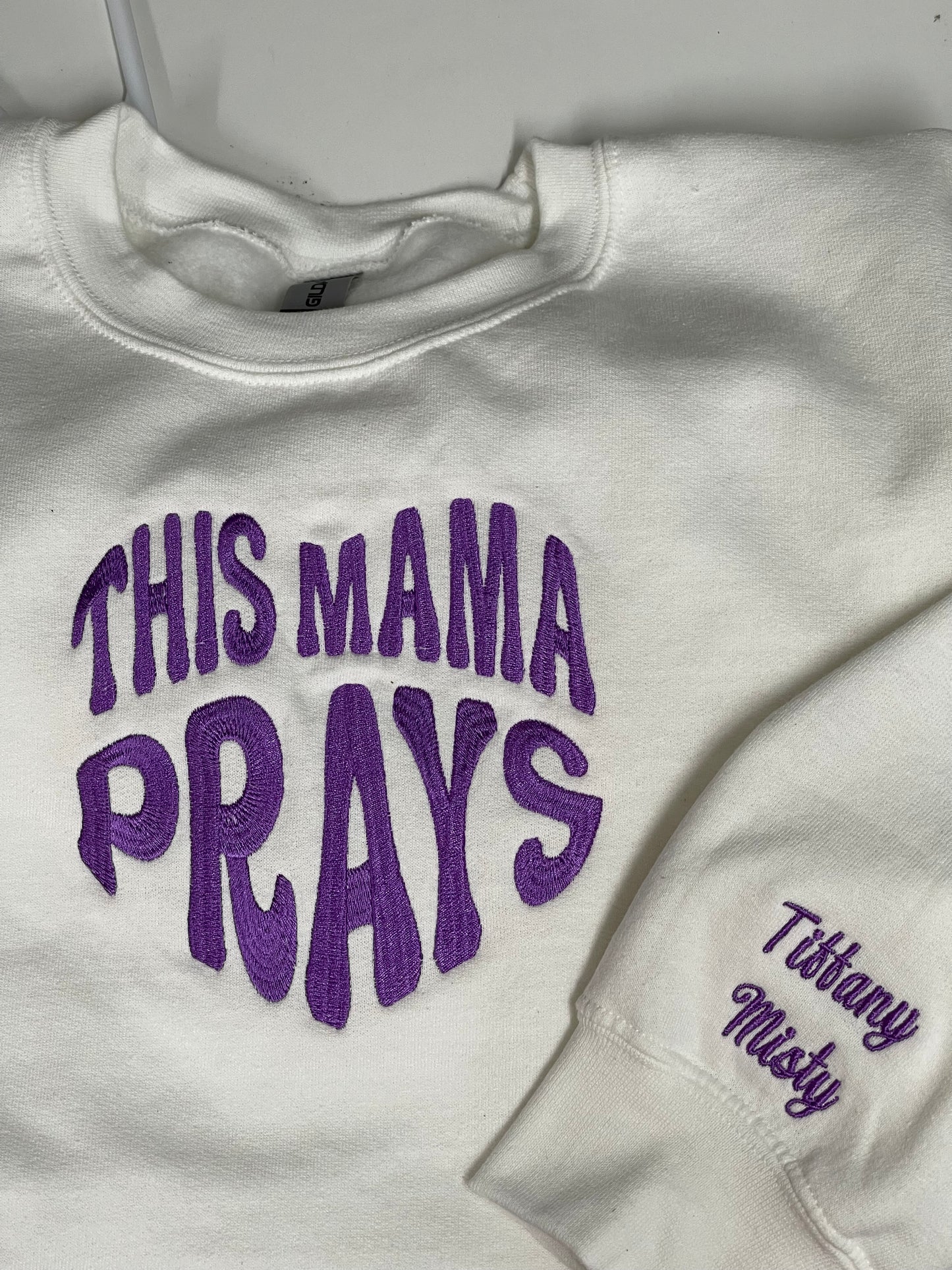 This MAMA PRAYS sweatshirt Sweater white color